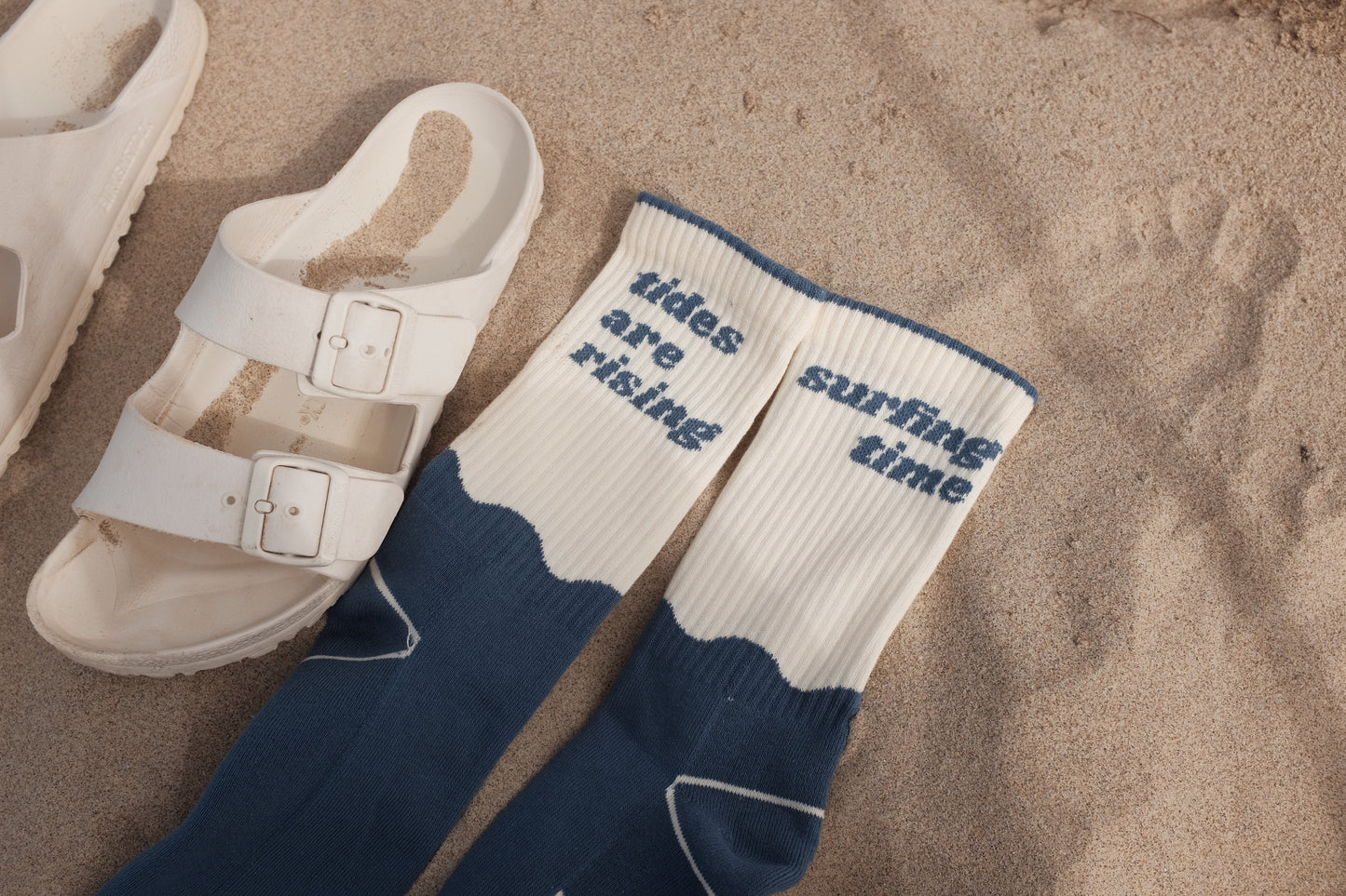 RISING TIDES SURFING TIME BLUE CREAM SOCKS UNISEX