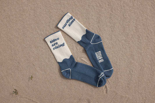RISING TIDES SURFING TIME BLUE CREAM SOCKS UNISEX